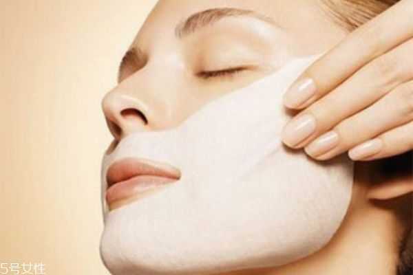 去死皮和洗面奶哪个先用 去死皮角质的方法