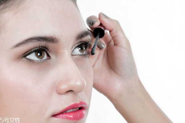 皮肤晒黑了怎么快速变白