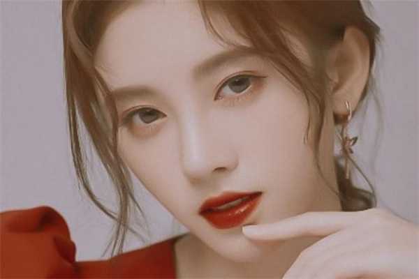 阿玛尼205是什么颜色？阿玛尼205和405哪个好看