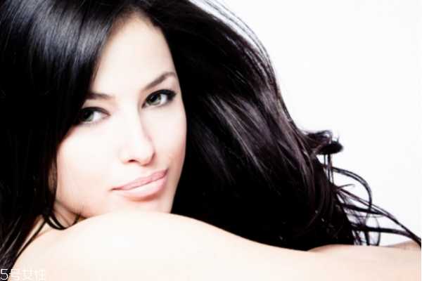 皮肤暗黄怎么调理变白 皮肤暗黄怎么调理变白