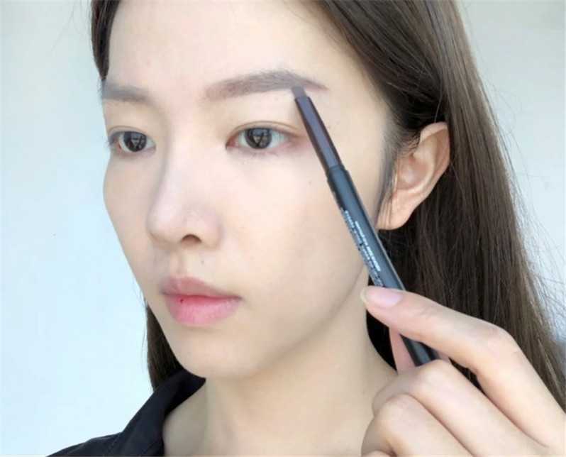 新手如何化淡妆 一份完整详细的淡妆教程 新手如何化淡妆 一份完整详细的淡妆教程