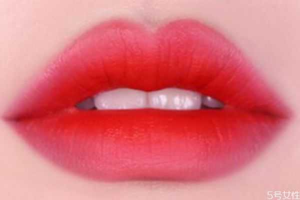 唇釉变臭还能用吗?劣质唇釉的危害 唇釉变臭还能用吗?劣质唇釉的危害