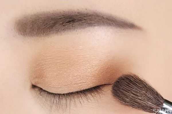 夏季最常用的眼影颜色有什么?夏季如何挑选眼影颜色 夏季最常用的眼影颜色有什么?夏季如何挑选眼影颜色