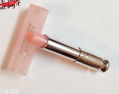 唇膏用完里边怎么打开？唇膏剩一截怎么挖出来？