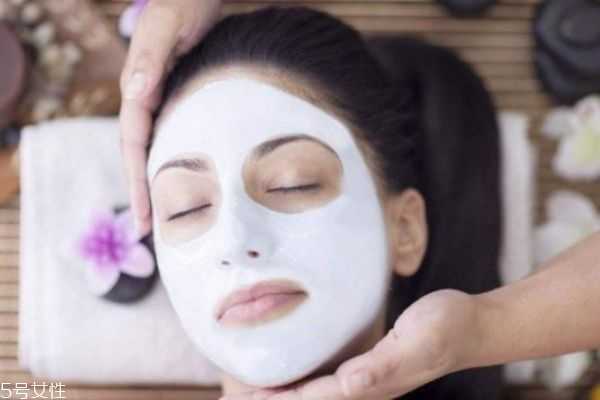 面膜精华液要洗掉吗