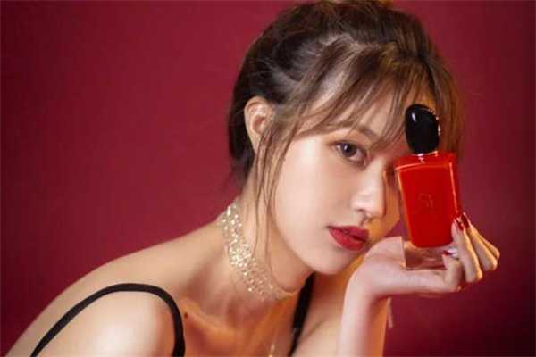 阿玛尼红色挚爱香水好闻吗?阿玛尼红色挚爱适合什么季节用 阿玛尼红色挚爱香水好闻吗?阿玛尼红色挚爱适合什么季节用