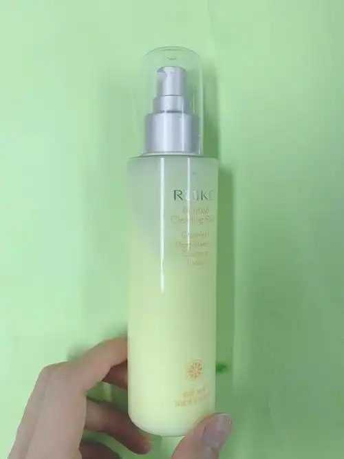 卸妆乳能卸掉粉底液吗 卸妆乳能卸掉粉底液吗