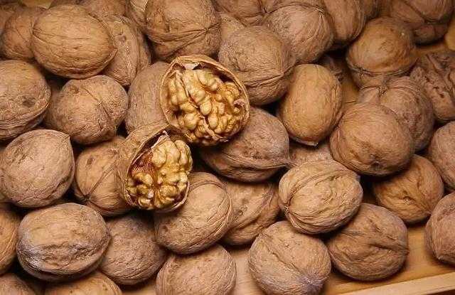 带壳核桃放了一年还能吃吗 带壳核桃放了一年还能吃吗