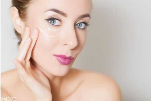 眼部精华液和眼霜有什么不同