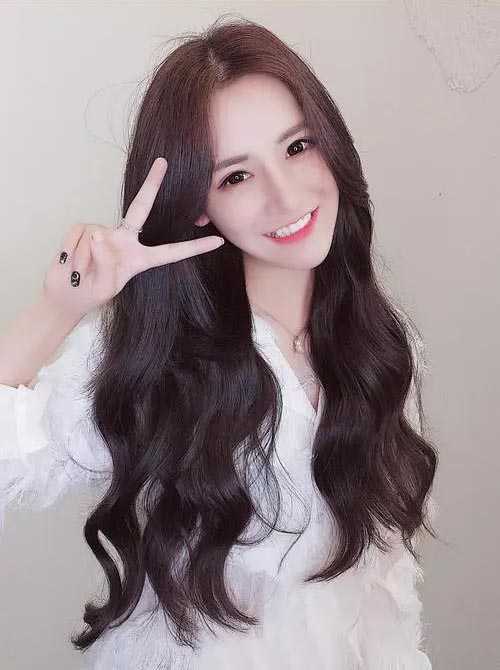 中长发齐大波浪发型图片 中长发齐大波浪发型图片