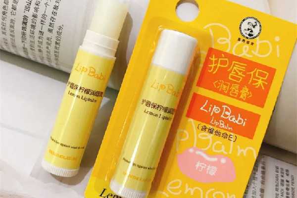 唇膏对嘴唇干裂有用吗？