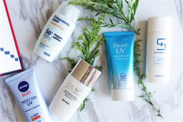 防晒霜多久补一次?防晒霜需要随身携带吗 防晒霜多久补一次?防晒霜需要随身携带吗