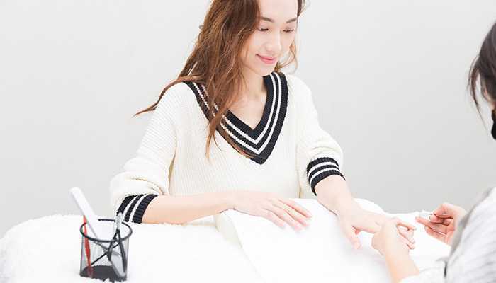 美甲店贴甲片能维持多久 美甲店贴甲片能维持多久