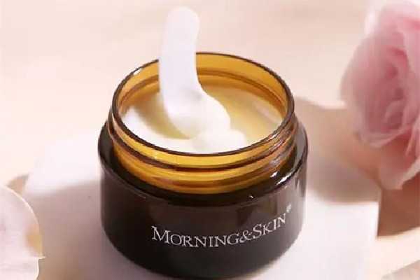 眼霜用了有灼烧感是怎么回事？有可能是皮肤缺水哦