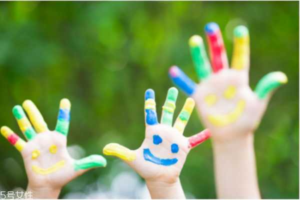 手的皮肤粗糙缺什么