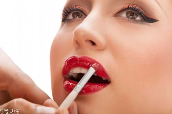 黄黑皮适合什么口红色号？潮流色系南瓜色口红