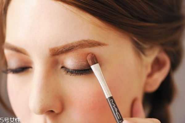 圆脸适合什么样的眉形？不适合圆脸的眉型