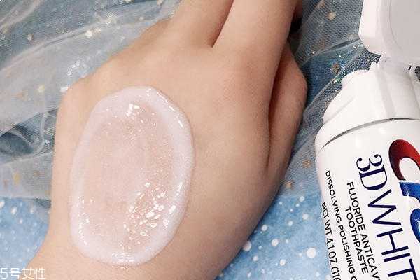 佳洁士美白牙膏含氟吗