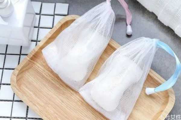 起泡网是什么做的?浴球可以代替起泡网吗 起泡网是什么做的?浴球可以代替起泡网吗