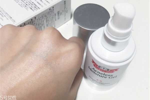 城野医生毛孔收敛水含酒精吗