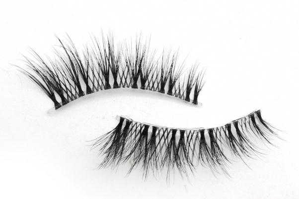 假睫毛如何快速卸掉