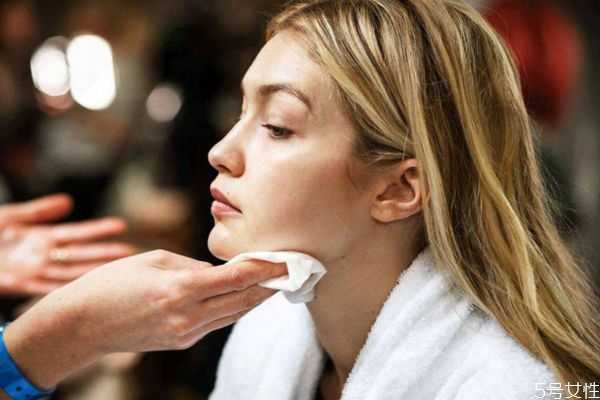 如何卸除眼唇妆容?怎样卸妆干净 如何卸除眼唇妆容?怎样卸妆干净