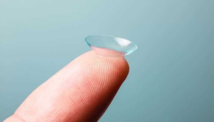 美瞳泡在矿泉水里还能戴么 美瞳泡在矿泉水里还能戴么