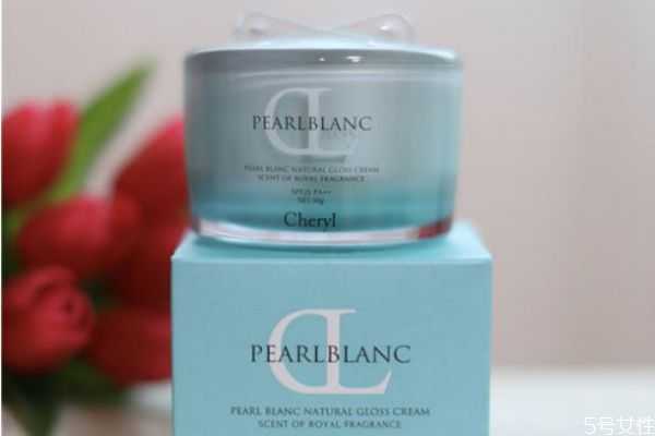 素颜霜适合什么人？涂了素颜霜怎么补妆