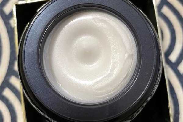 赫莲娜黑绷带面霜可以当眼霜使用吗 赫莲娜黑绷带面霜可以当眼霜使用吗