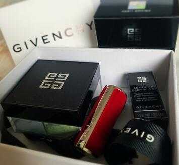 纪梵希散粉用着卡粉啥原因