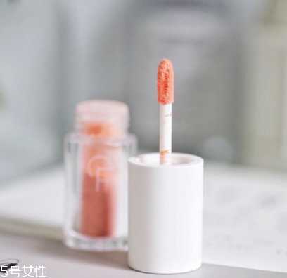 唇膏能让睫毛变长吗？润唇膏涂睫毛会增长吗？