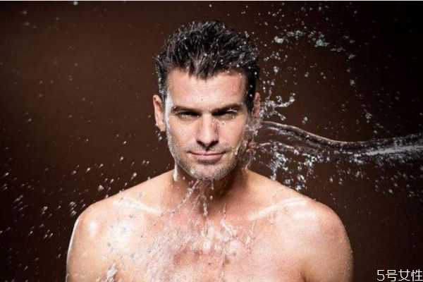 男生只用爽肤水可以吗?男士最基本护肤三步骤 男生只用爽肤水可以吗?男士最基本护肤三步骤