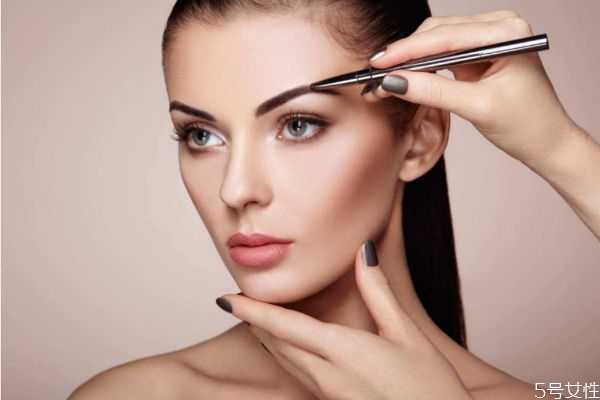 染发后眉笔颜色要不要换