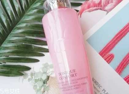 夏天脸上出油用什么护肤品 轻松扫走油光