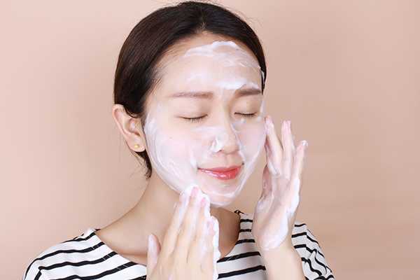 丝塔芙洗面奶适合油性皮肤吗 丝塔芙洗面奶适合油性皮肤吗