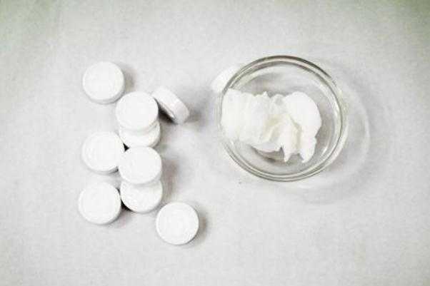 压缩面膜要先用水泡开吗