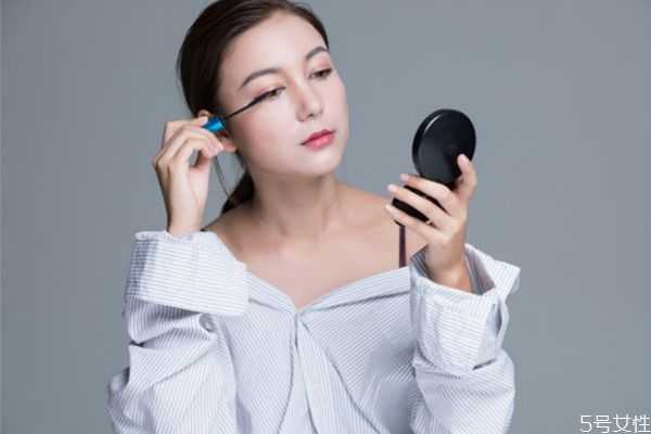 睫毛膏的作用 刷睫毛膏的好处 睫毛膏的作用 刷睫毛膏的好处