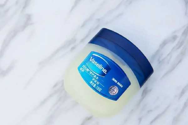 凡士林加维生素e能去皱纹真的吗 凡士林加维生素e能去皱纹真的吗