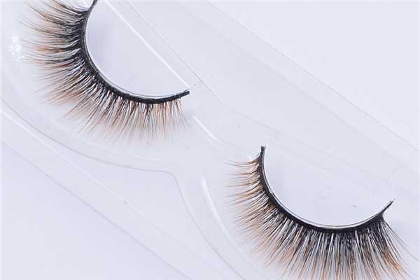 假睫毛能维持多长时间