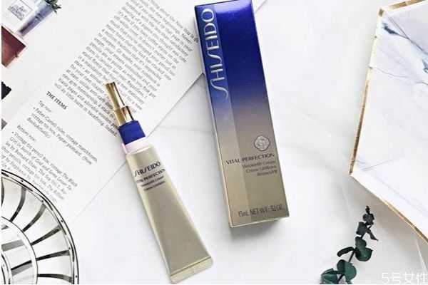 如何选择适合自己的精华液？精华什么时候用最好