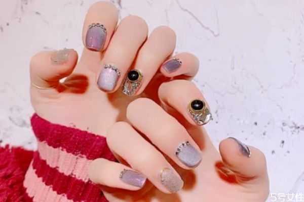 甲胶油能代替彩绘胶吗 甲胶油能代替彩绘胶吗