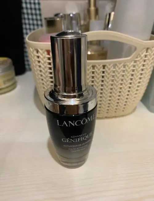 兰蔻乳液和精华乳先用哪个 兰蔻乳液和精华乳先用哪个