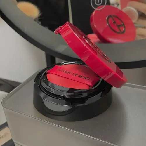 Armani阿玛尼蓝色气垫和红色气垫哪个好用? Armani阿玛尼蓝色气垫和红色气垫哪个好用?