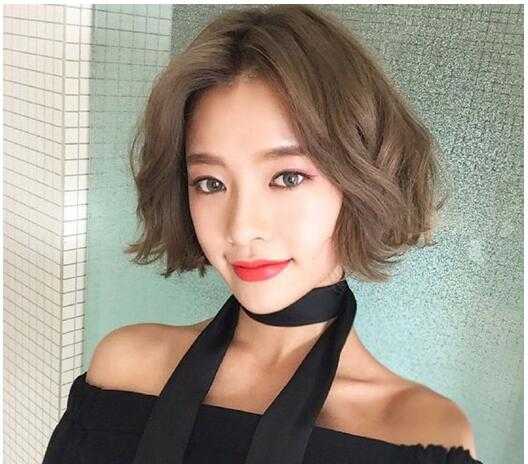 女生波波头短发发型图片 女生波波头短发发型图片