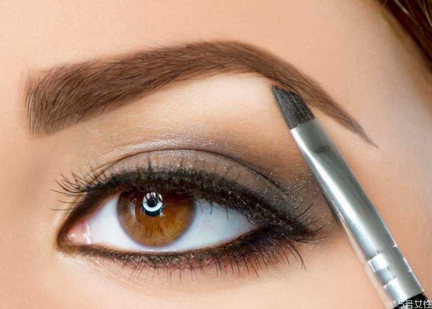 眉笔为什么一擦就掉了？眉笔为什么会发白
