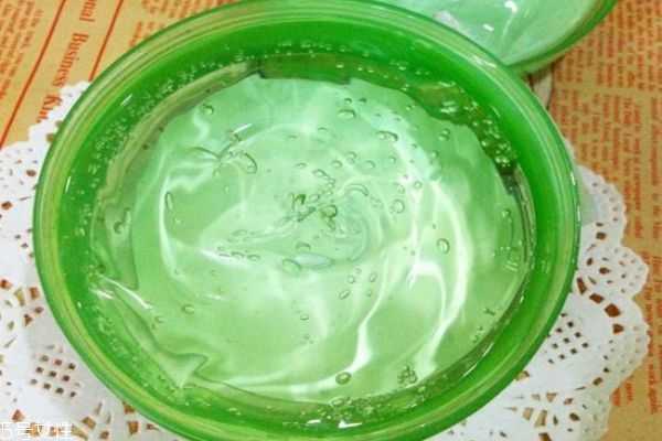 晚上敷芦荟胶需要洗吗