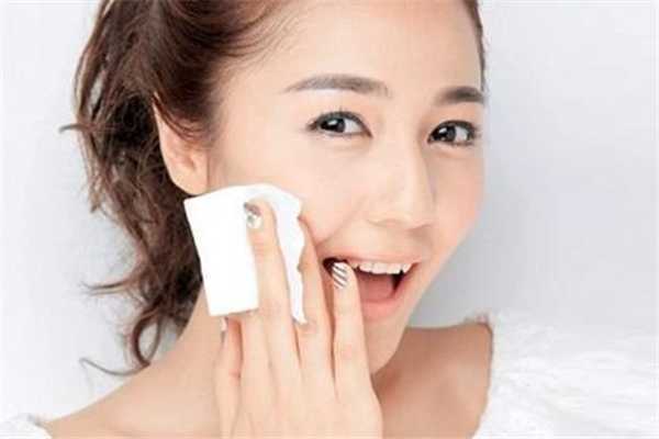 皮肤干燥起皮像鱼鳞怎么办？皮肤干燥起皮像鱼鳞什么原因