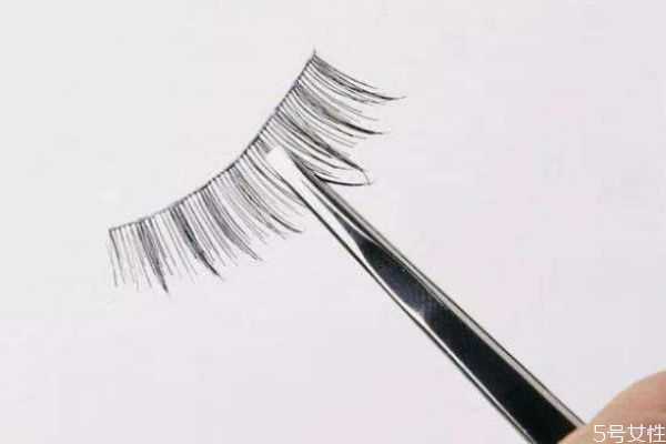 假睫毛太长怎样修剪？如何修剪假睫毛长度