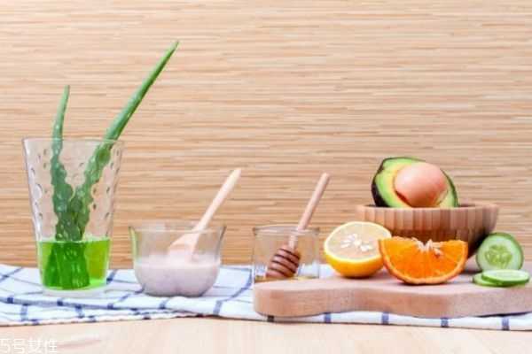 芦荟胶用了要洗脸吗