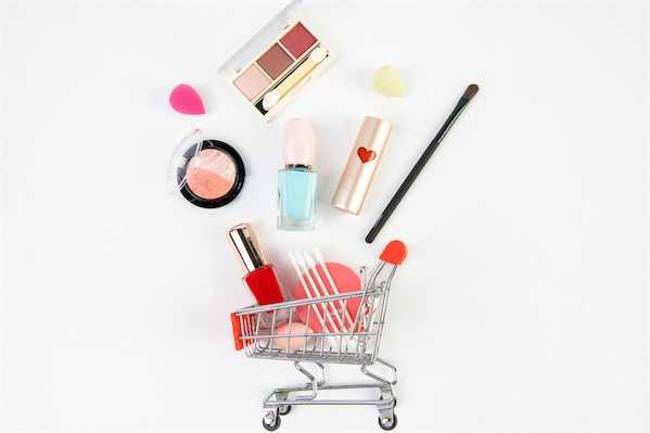 粉底液和遮瑕霜先用哪个 粉底液和遮瑕霜先用哪个